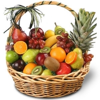 Большая корзина с фруктами